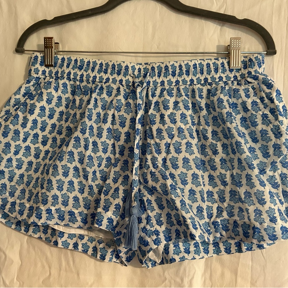Vineyard Vines Blue and White Athletic Shorts with Geometric Pattern